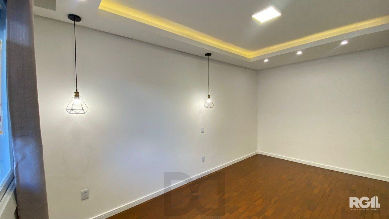 Apartamento 2 Dormitórios à Venda no Menino Deus | 4º Andar — foto 10