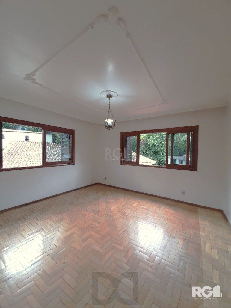 Casa com 351,60m2 de área construída em propriedade de 743m2 no Bairro Jardim Carvalho. — foto 29