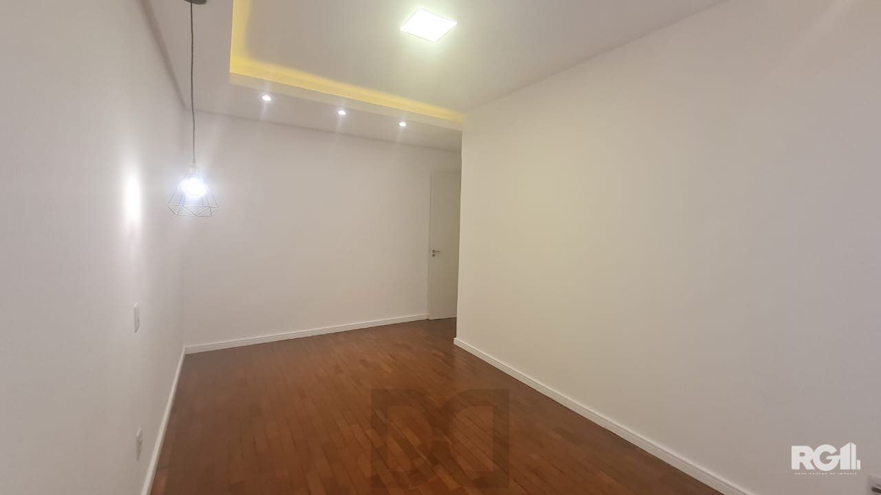 Apartamento 2 Dormitórios à Venda no Menino Deus | 4º Andar — foto 8