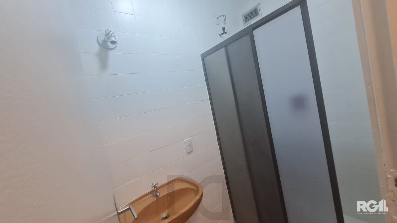 Apartamento 2 Dormitórios à Venda no Menino Deus | 4º Andar — foto 14