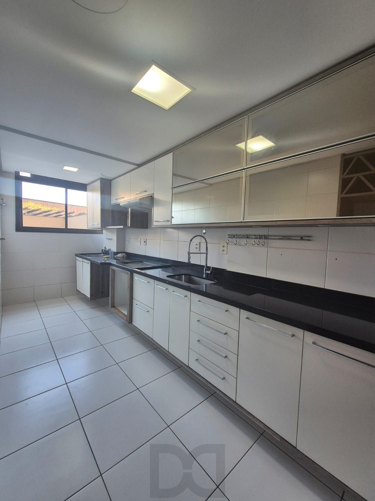 Apartamento 2 dormitórios 1 suíte 2 garagens — foto 2