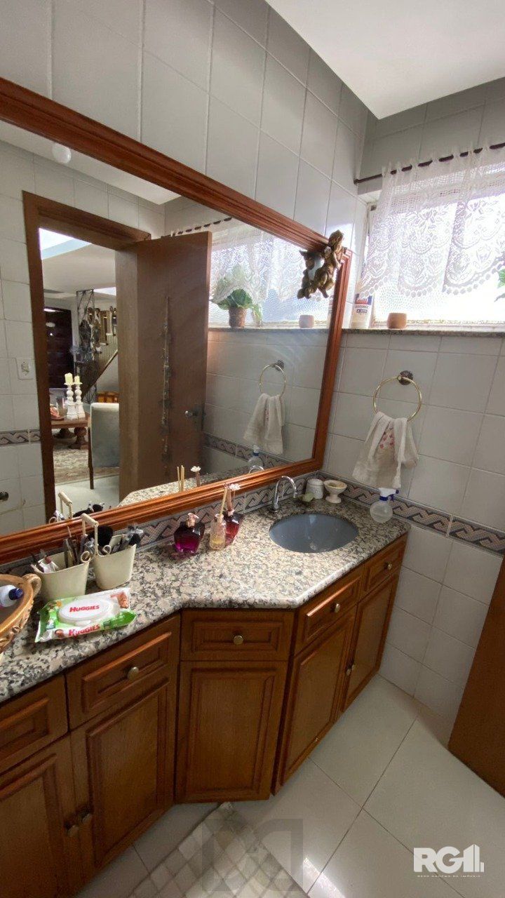 CASA AMPLA 3 DORMITÓRIOS NO ANDAR SUPERIOR NA CIDADE BAIXA . — foto 14