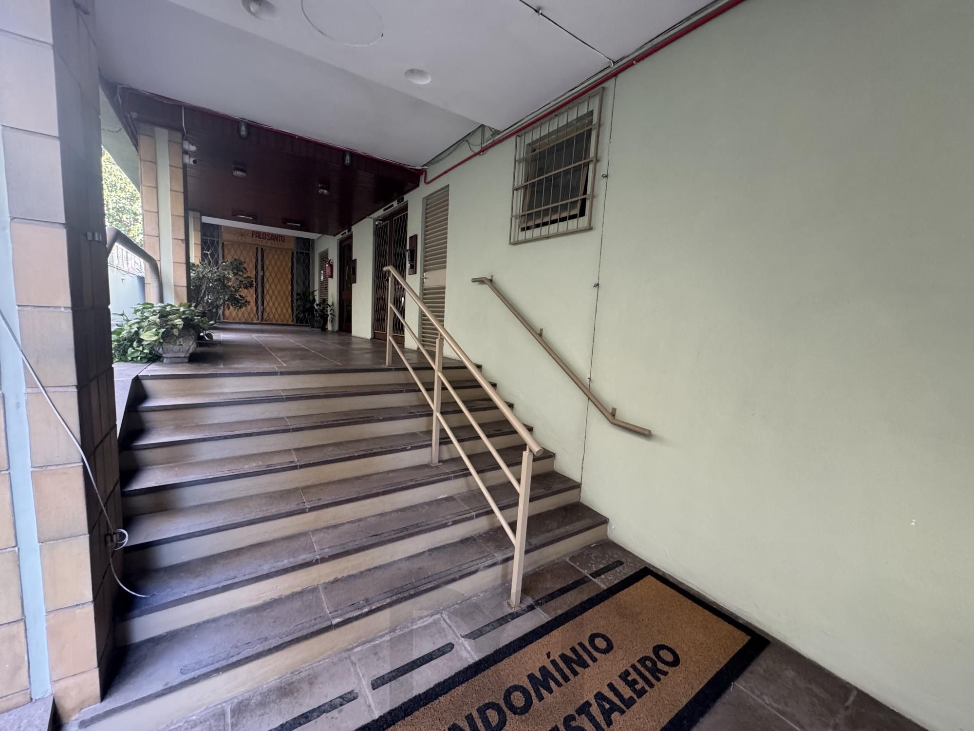 Cobertura de 2 Dormitórios com Suíte, garagem e Vista Panorâmica em Porto Alegre — foto 3