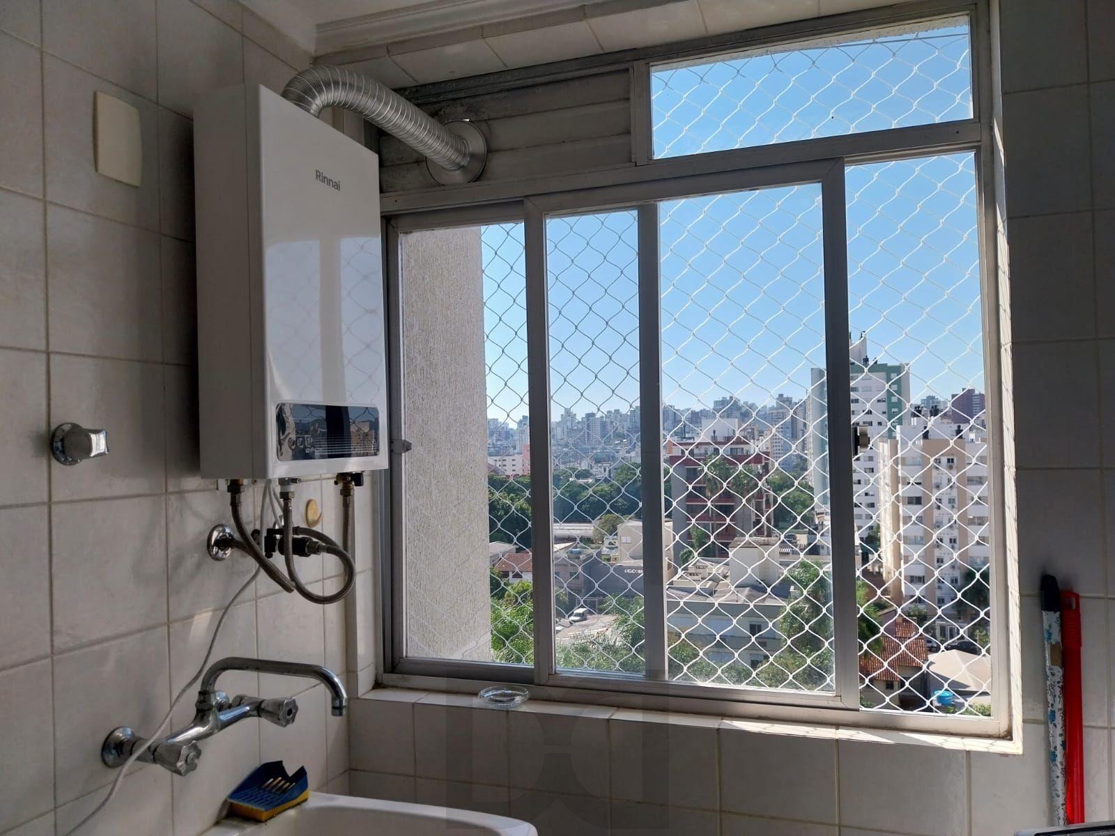 Apartamento de 2 dormitórios com vaga de garagem e sacada no Bairro Santana — foto 18