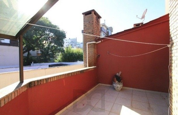 Casa sobrado em Condomínio com 4 pisos de 3 dormitórios sendo 3 suítes para venda na Av. Lucas de Oliveira no bairro Bela Vista em Porto Alegre/RS. — foto 18