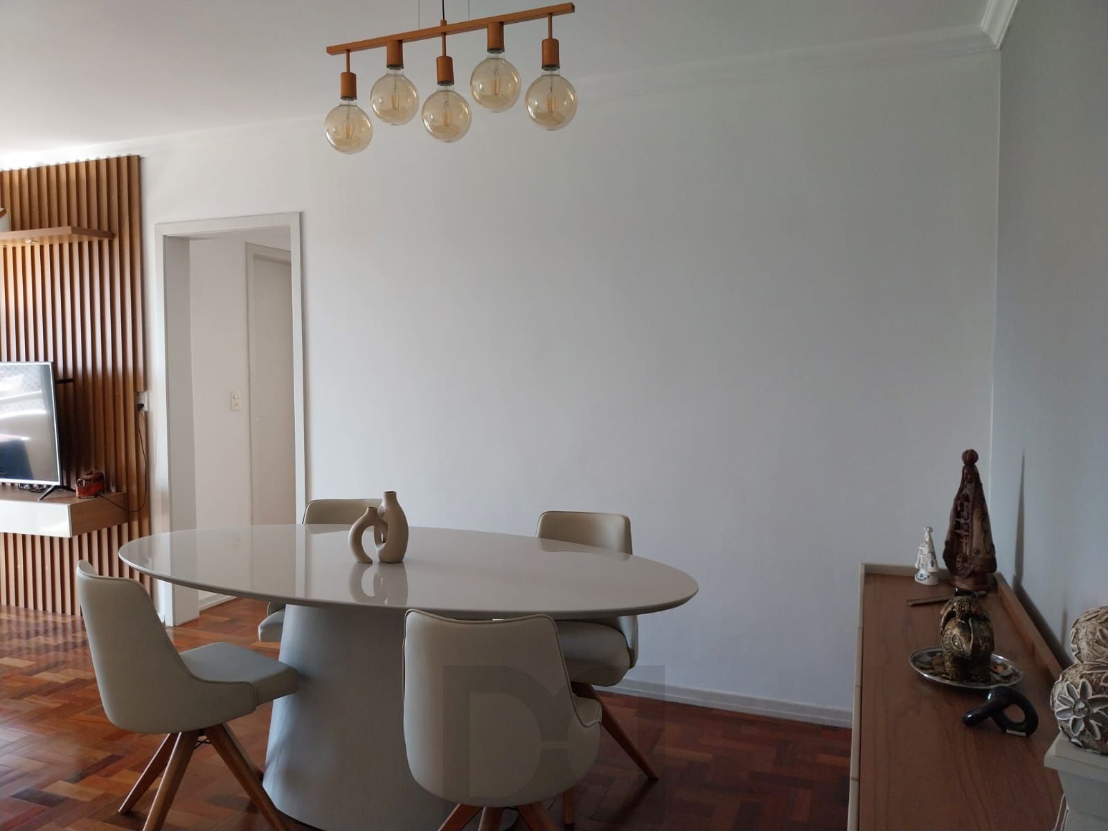 Apartamento de 2 dormitórios com vaga de garagem e sacada no Bairro Santana — foto 3
