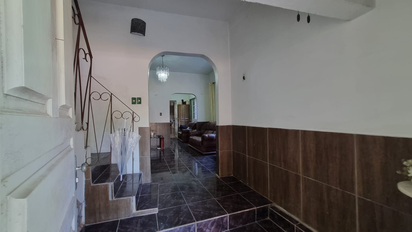 Casa Residencial de 2 pisos com 3 dormitórios , 2 banheiros + 1anexo com 2 aptos JKs , construído nos fundos do terreno no bairro Cidade Baixa/Azenha em Porto Alegre/RS. — foto 8