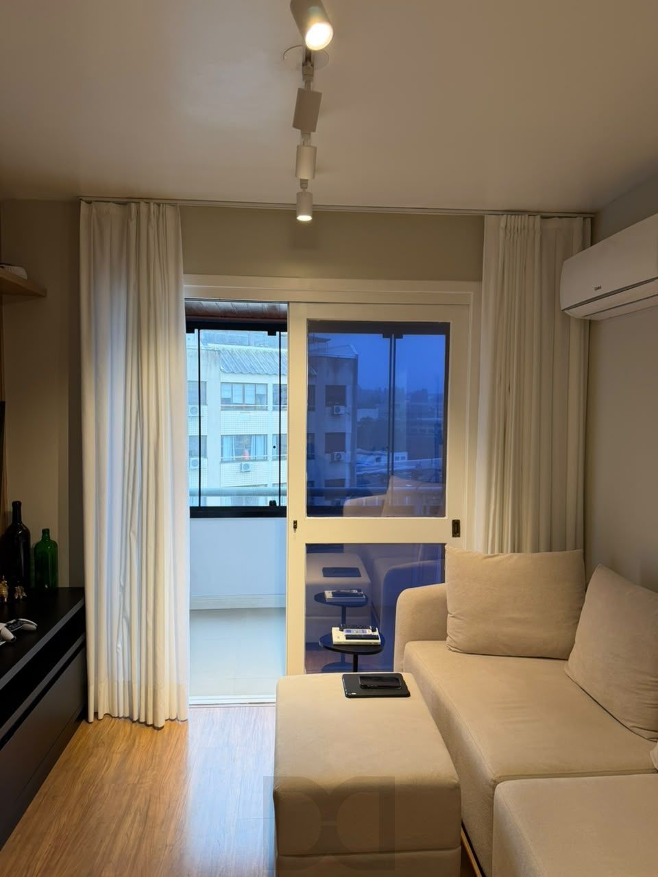 Apartamento de 2 dormitórios semi mobiliado com vaga no Bairro Santana — foto 7