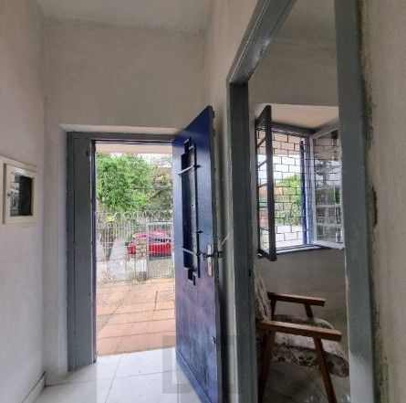 Casa de 4 dormitórios, 2 banheiros para venda pronta para morar no bairro Partenon em Porto Alegre/RS. — foto 8