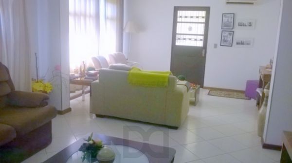 Sobrado para Venda - 240m², 3 dormitórios, sendo 1 suites, 1 vaga - Partenon — foto 9