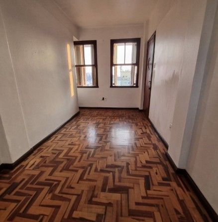 Apartamento de frente com 1 dormitório para venda no bairro Cidade Baixa em Porto Alegre/RS. — foto 2