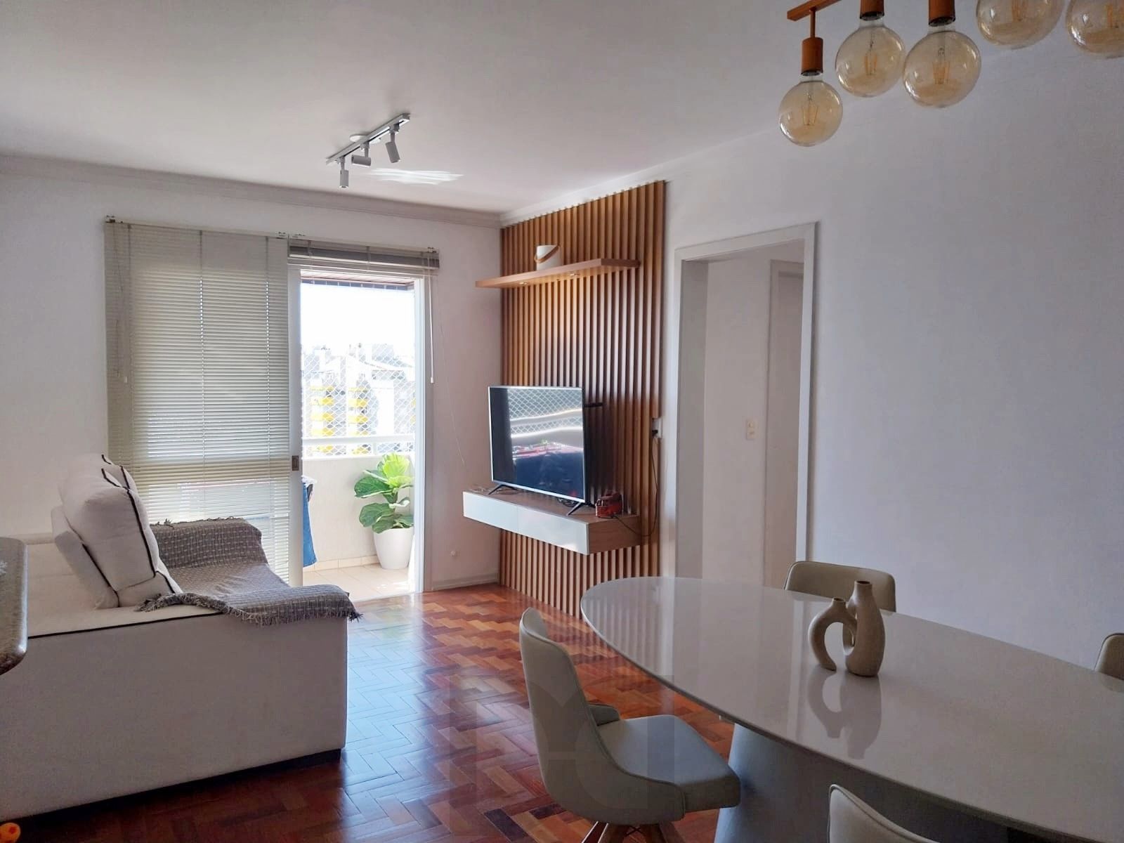 Apartamento de 2 dormitórios com vaga de garagem e sacada no Bairro Santana — foto 13