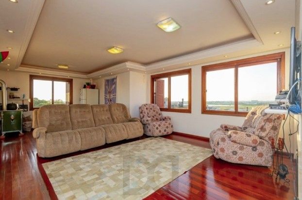 Linda cobertura de 4 dormitórios,1 suíte , 4 banheiros para venda, 4 vagas de garagens cobertas e escrituradas, 1 terraço com deck, piscina e churrasqueira no bairro Jardim Lindóia em Porto Alegre/RS. — foto 20