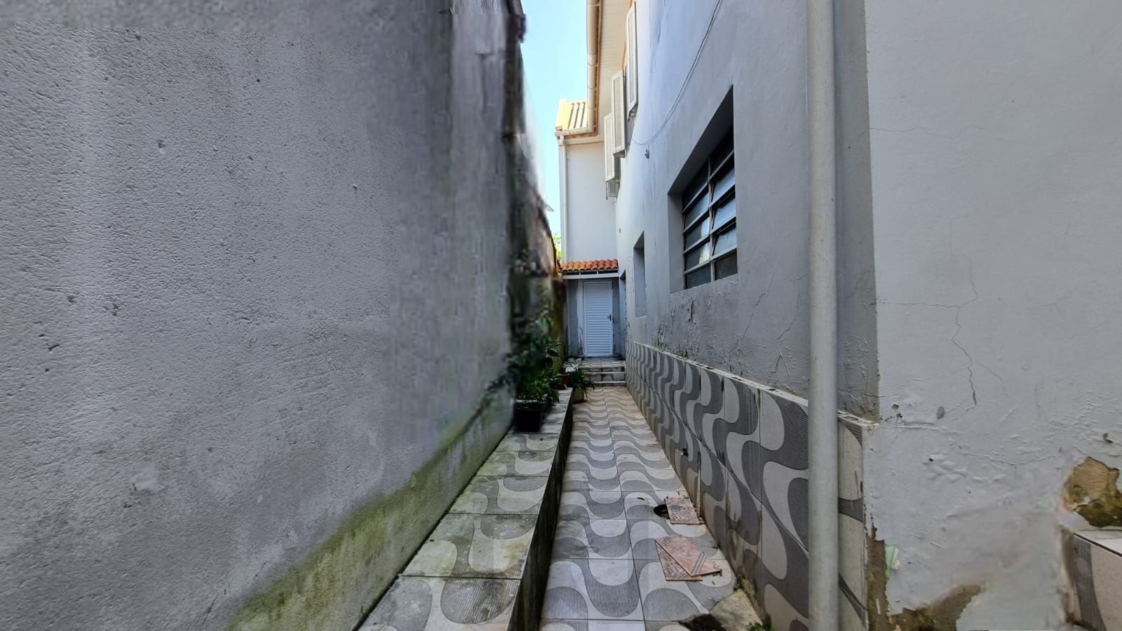 Casa Residencial de 2 pisos com 3 dormitórios , 2 banheiros + 1anexo com 2 aptos JKs , construído nos fundos do terreno no bairro Cidade Baixa/Azenha em Porto Alegre/RS. — foto 26