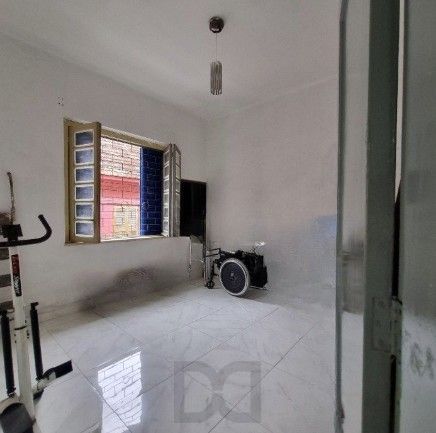 Casa de 4 dormitórios, 2 banheiros para venda pronta para morar no bairro Partenon em Porto Alegre/RS. — foto 12