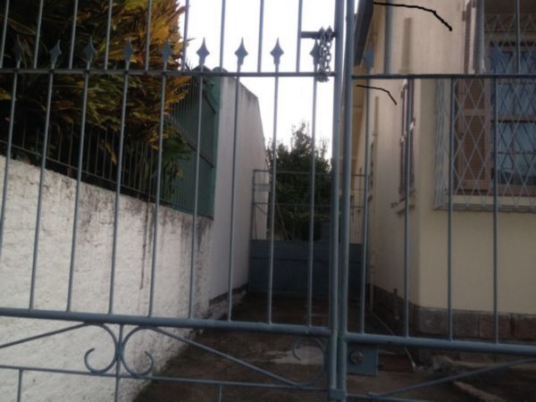 Casa para Venda - 80m², 3 dormitórios, 6 vagas - Medianeira — foto 3