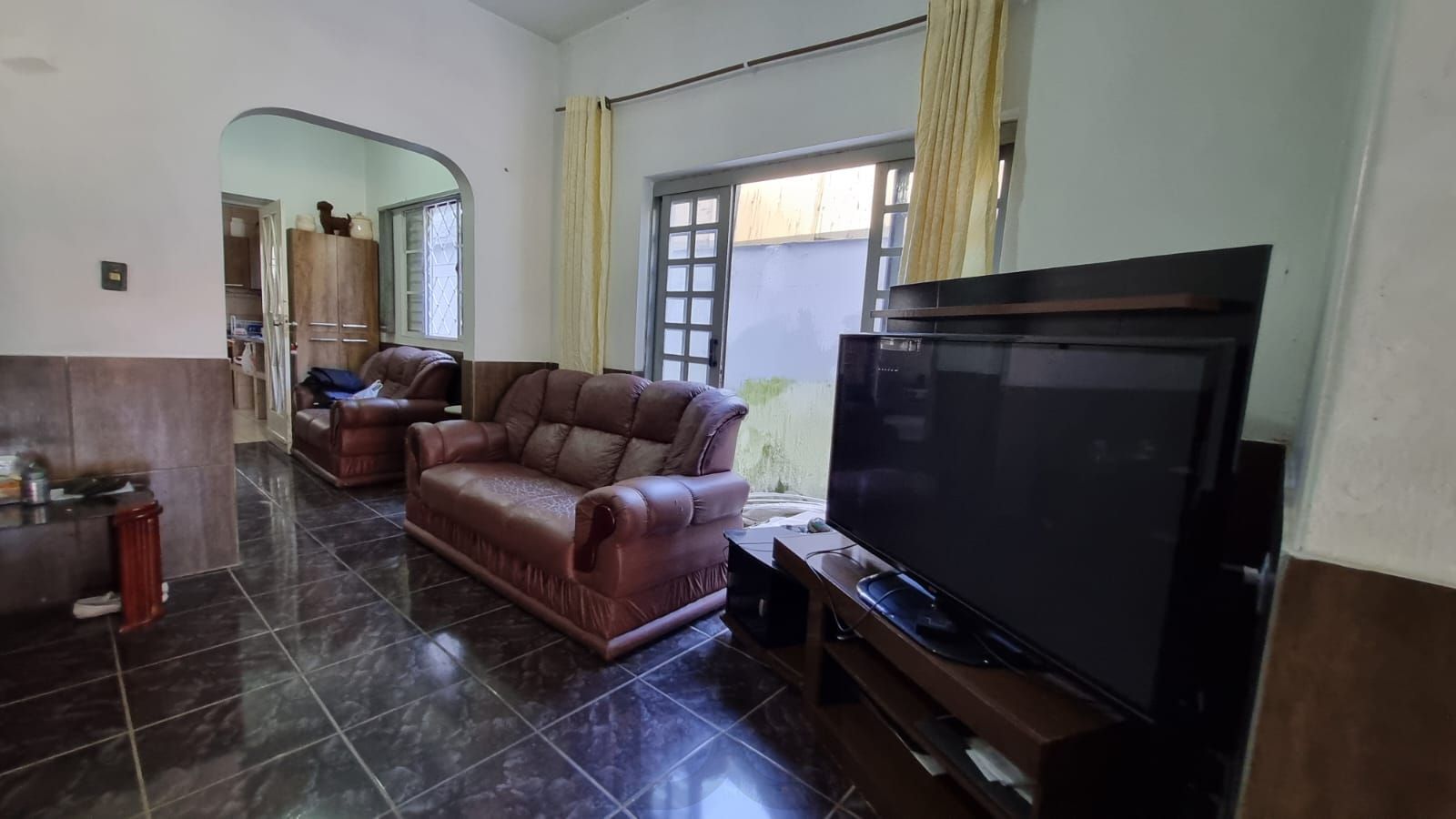 Casa Residencial de 2 pisos com 3 dormitórios , 2 banheiros + 1anexo com 2 aptos JKs , construído nos fundos do terreno no bairro Cidade Baixa/Azenha em Porto Alegre/RS. — foto 4