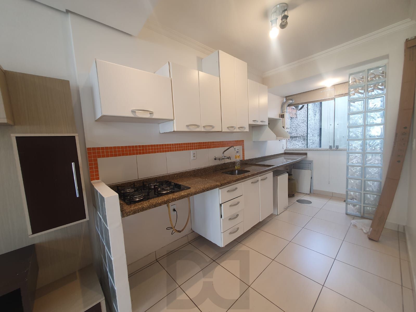 Apartamento de 2 dormitórios no bairro Azenha para comprar — foto 2
