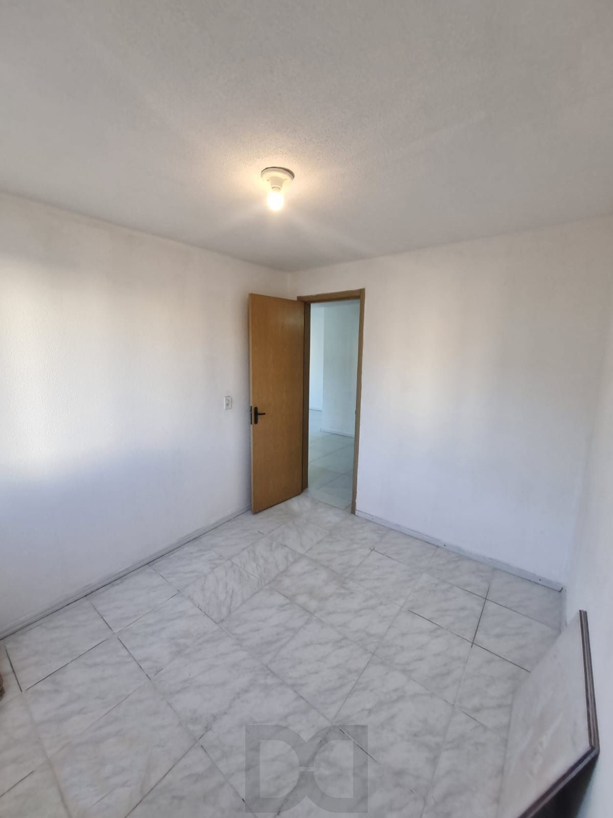 Excelente apartamento de 2 dormitórios, desocupado para venda no bairro Partenon em Porto Alegre/RS. — foto 5
