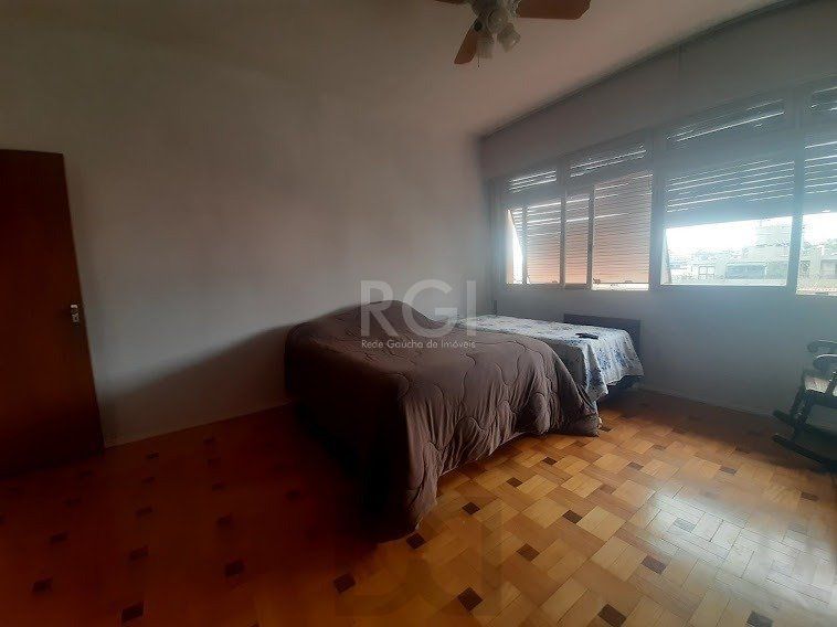 Casa para Venda - 243m², 3 dormitórios, 5 vagas - Medianeira — foto 9