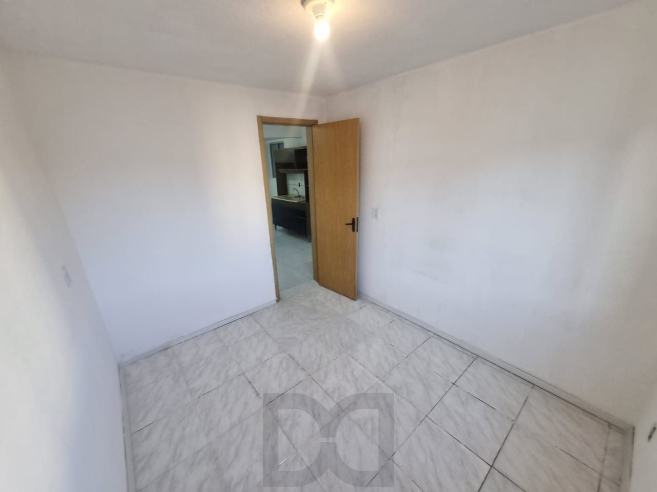 Excelente apartamento de 2 dormitórios, desocupado para venda no bairro Partenon em Porto Alegre/RS. — foto 4