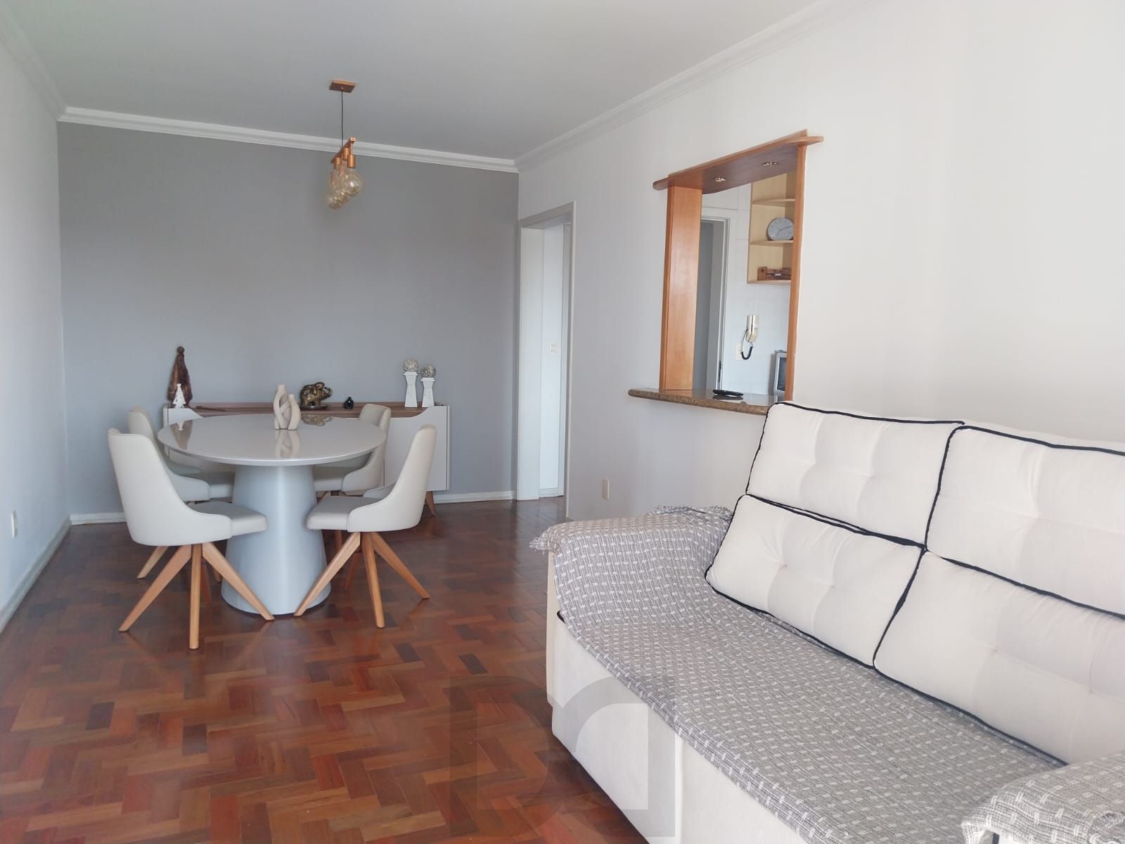 Apartamento de 2 dormitórios com vaga de garagem e sacada no Bairro Santana — foto 7
