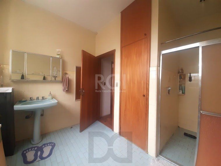 Casa para Venda - 243m², 3 dormitórios, 5 vagas - Medianeira — foto 7