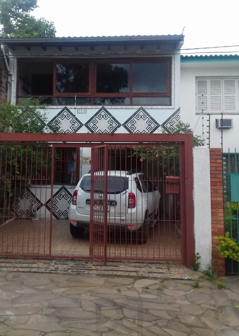 Casa para Venda - 130m², 5 dormitórios, sendo 1 suites, 2 vagas - Partenon — foto 1