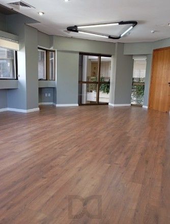 Oportunidade de Investimento. Sala Comercial para venda já locada no bairro Moinhos de Vento. Invista com segurança e rentabilidade imediata. — foto 9