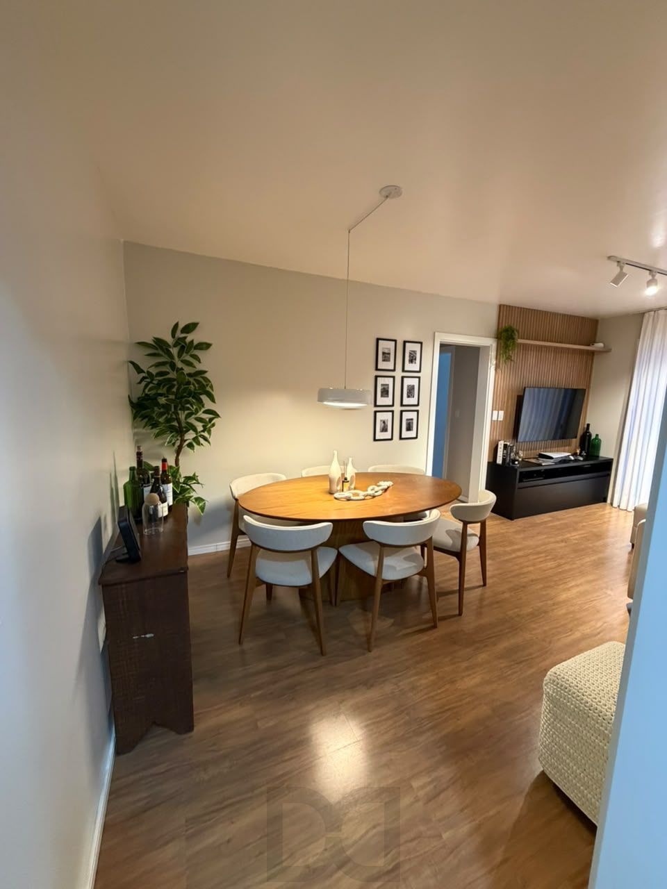 Apartamento de 2 dormitórios semi mobiliado com vaga no Bairro Santana — foto 3