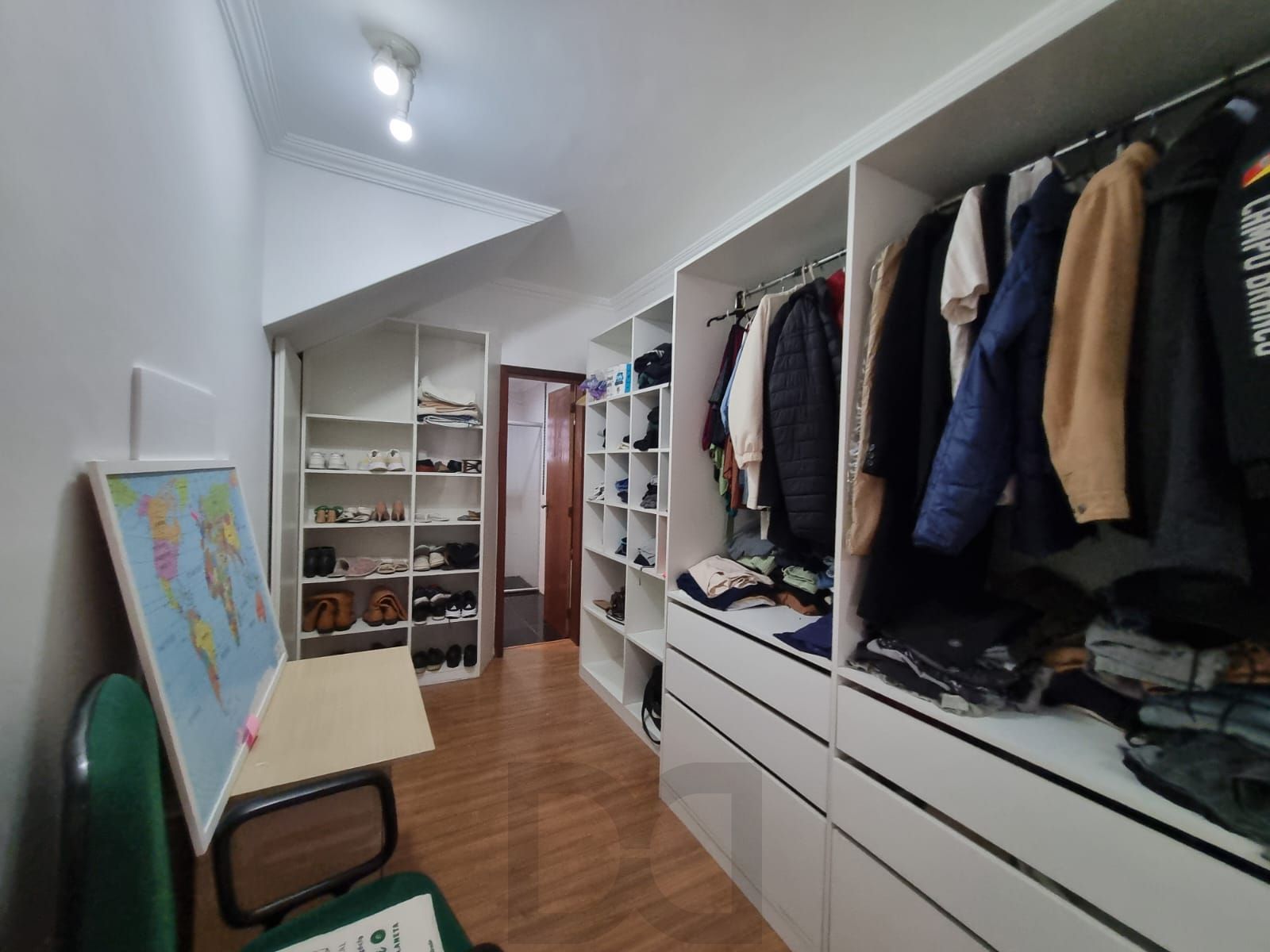 Casa para Venda - 177m², 4 dormitórios, sendo 1 suites, 2 vagas - Partenon — foto 32
