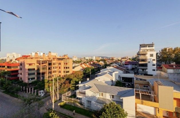 Linda cobertura de 4 dormitórios,1 suíte , 4 banheiros para venda, 4 vagas de garagens cobertas e escrituradas, 1 terraço com deck, piscina e churrasqueira no bairro Jardim Lindóia em Porto Alegre/RS. — foto 16