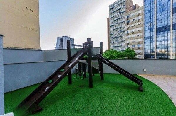 Apartamento de frente com vista panorâmica, sacada,3 dormitórios,1suíte para venda no bairro Centro Histórico em Porto Alegre/RS. — foto 17