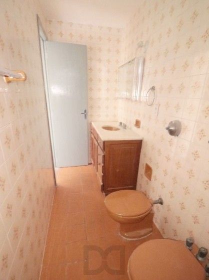 Apto 02 dorm e 01 vaga, sala, coz, dep emp, frente, 77 m2, Bairro Passo da Areia — foto 9