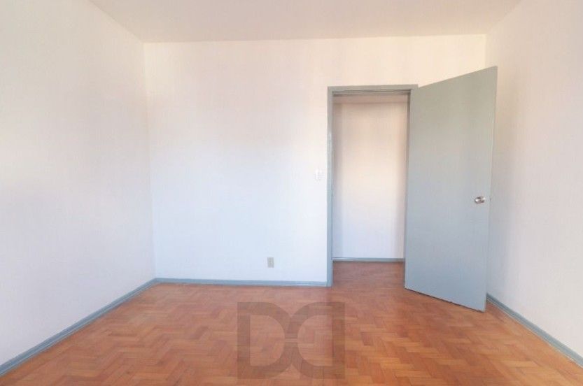 Apto 02 dorm e 01 vaga, sala, coz, dep emp, frente, 77 m2, Bairro Passo da Areia — foto 8