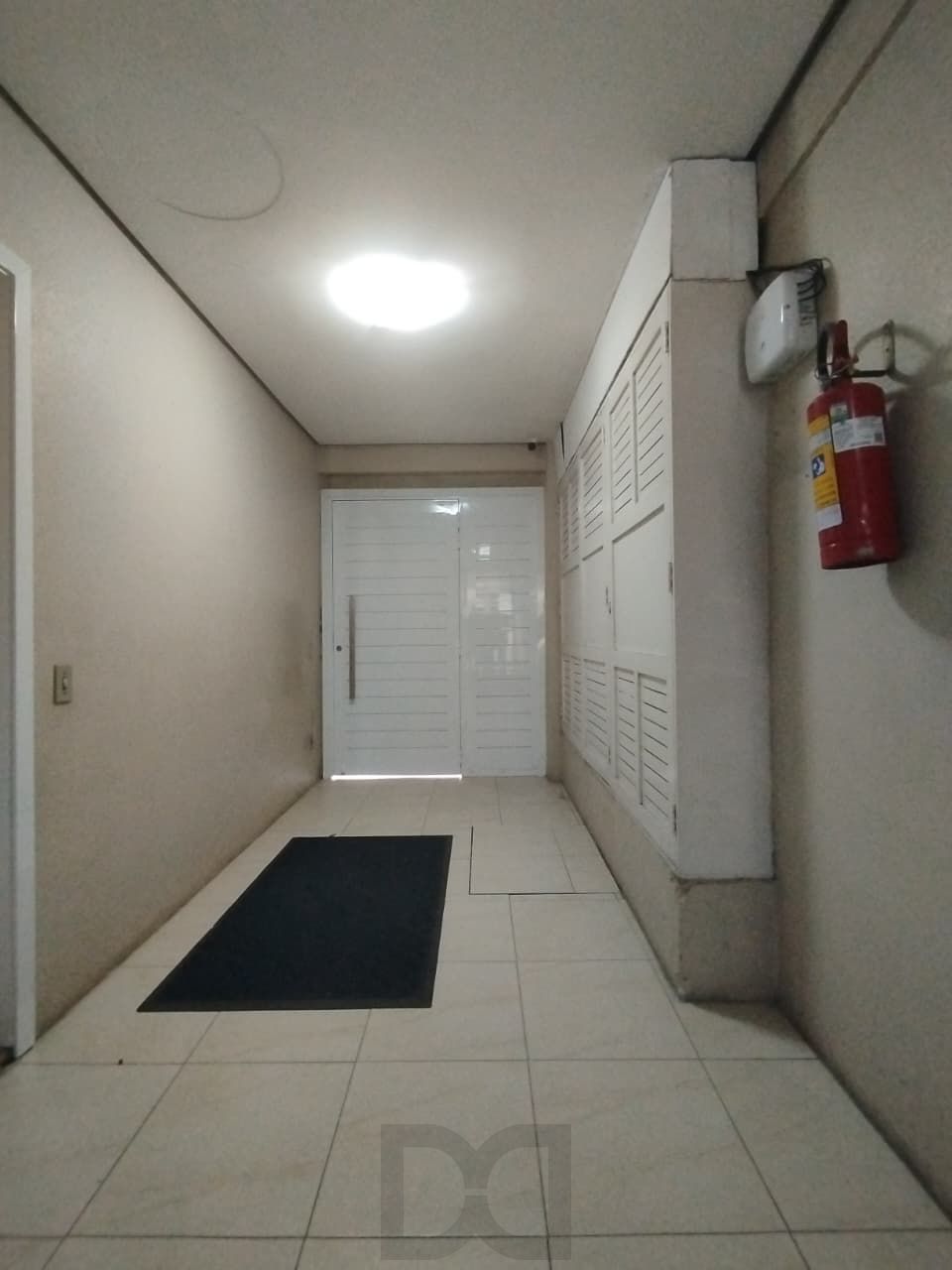 APTO DESOCUPADO COM VAGA GARAGEM — foto 3