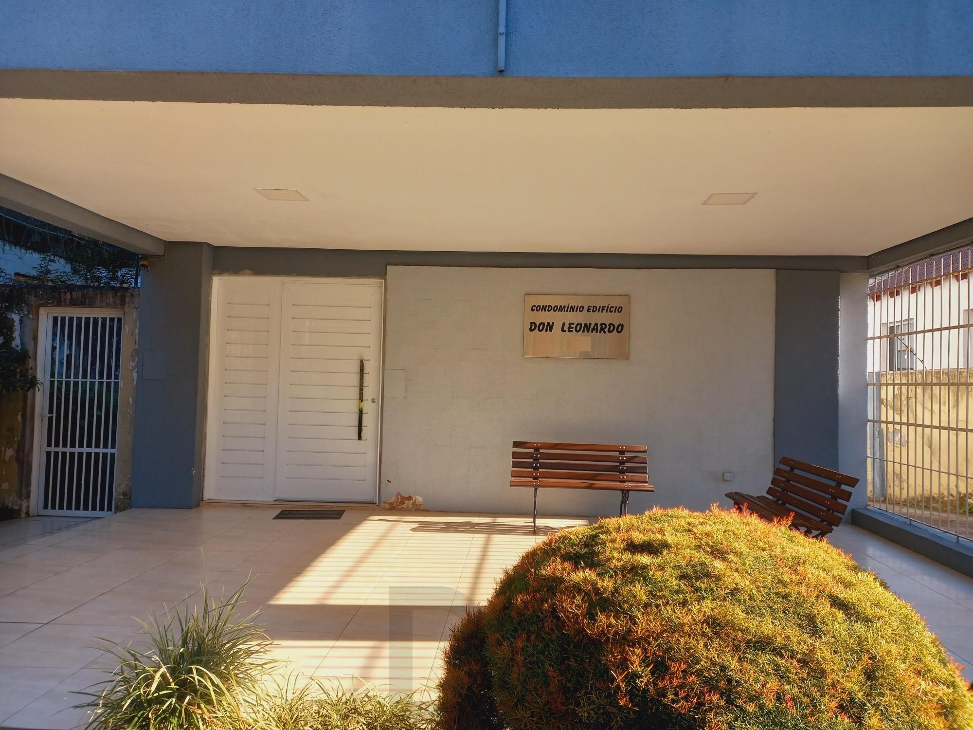 APTO DESOCUPADO COM VAGA GARAGEM — foto 2