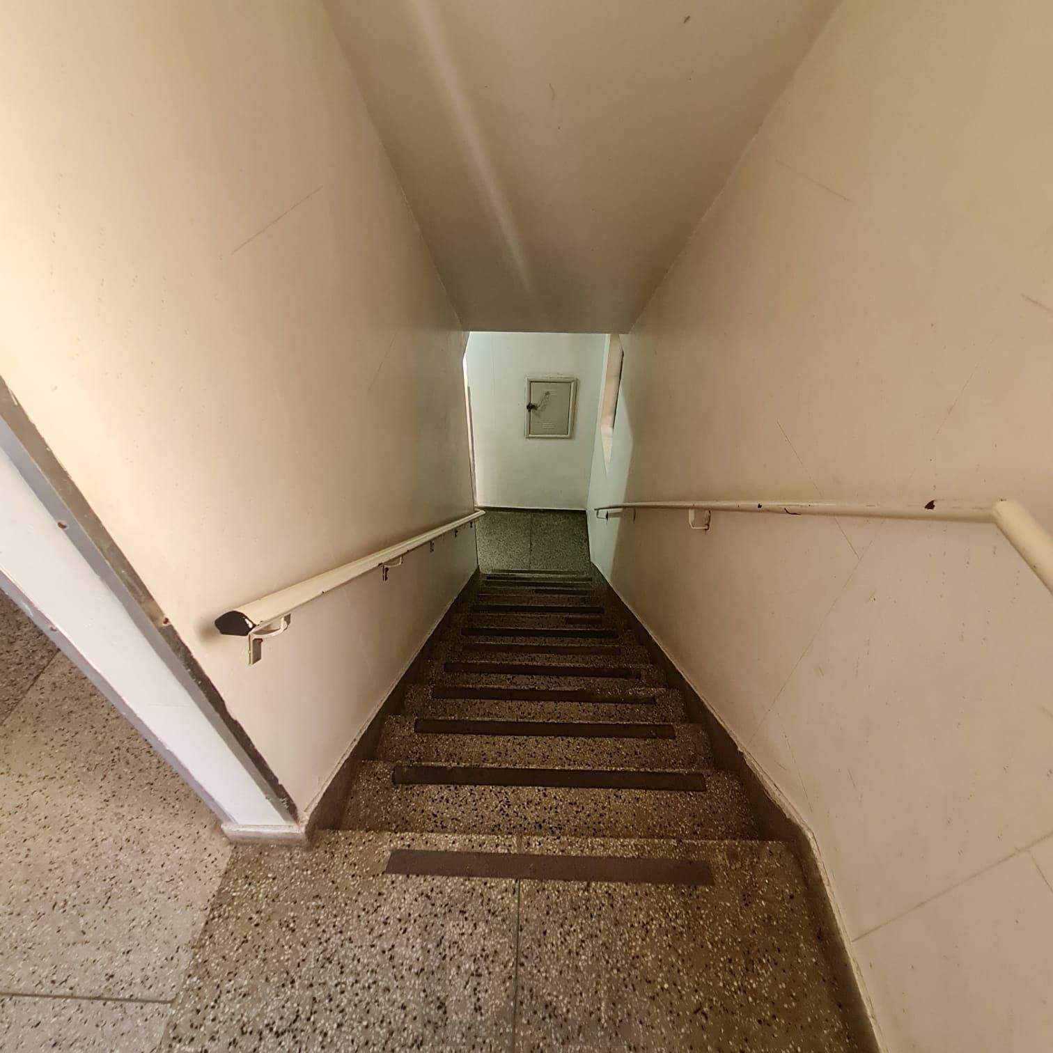 APTO 2 DORMITÓRIOS COM DEPENDÊNCIA EMPREGADA — foto 5
