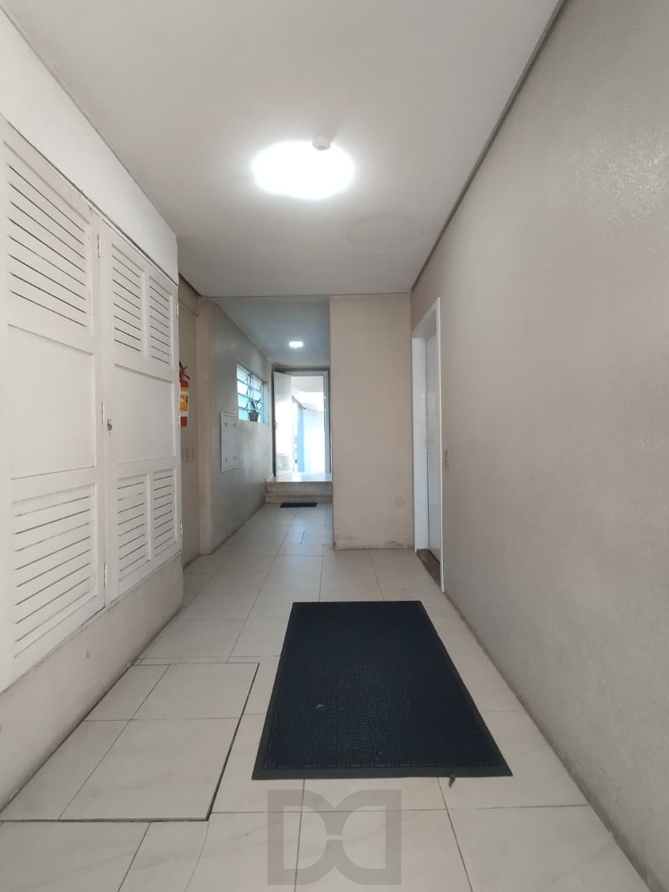 APTO DESOCUPADO COM VAGA GARAGEM — foto 4