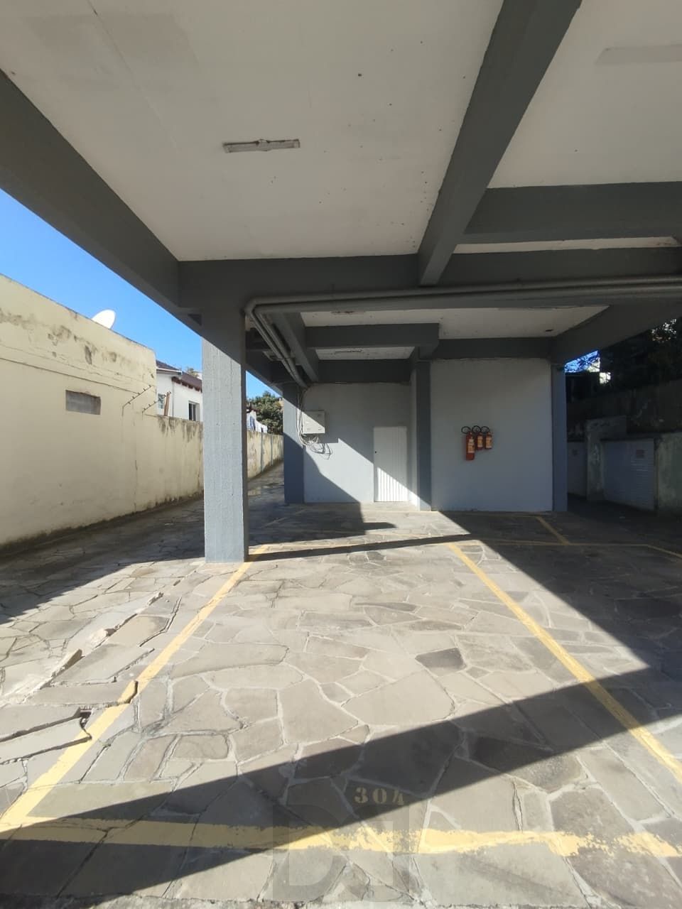 APTO DESOCUPADO COM VAGA GARAGEM — foto 24