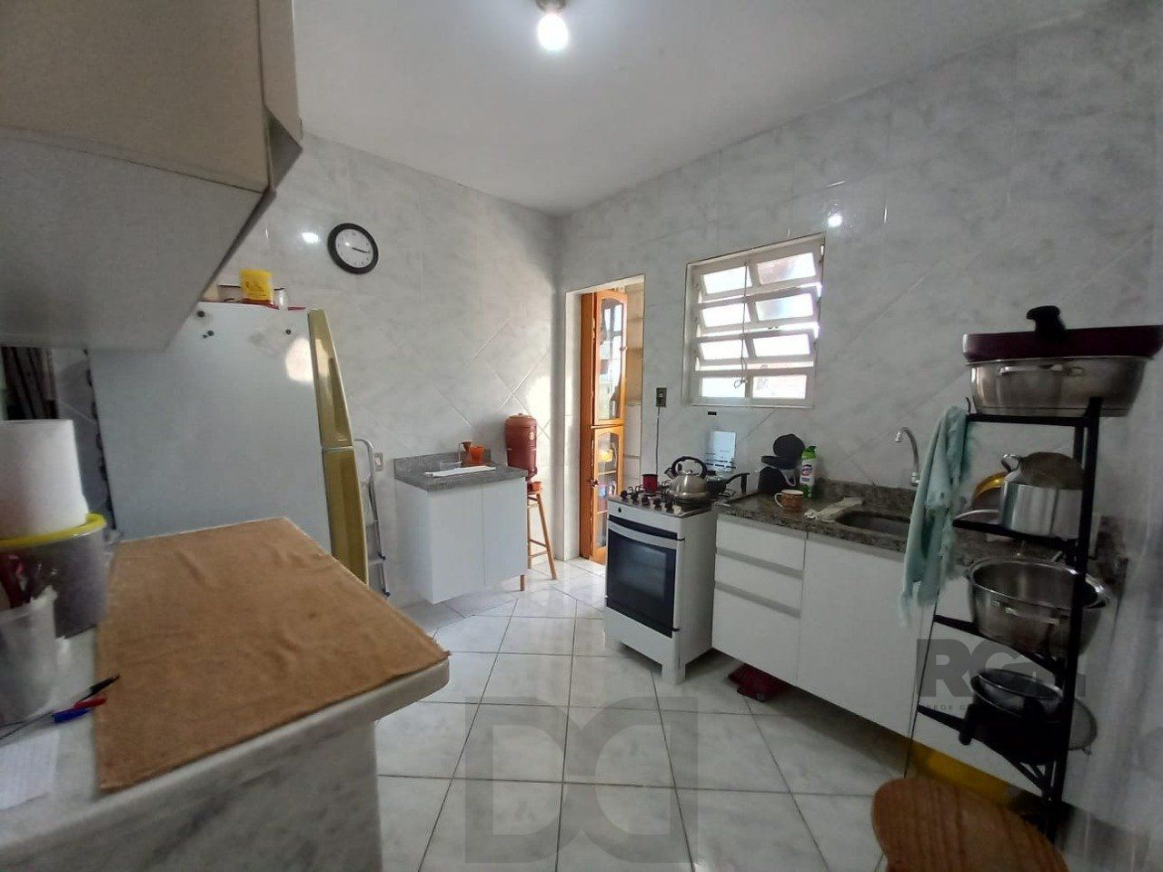 Apartamento 3 dormitórios com casa nos fundos — foto 4