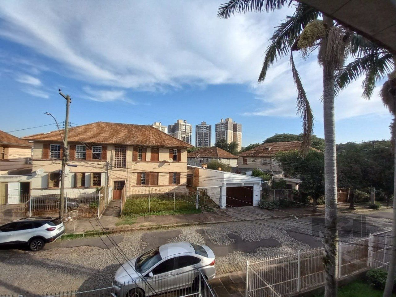 Apartamento 3 dormitórios com casa nos fundos — foto 2