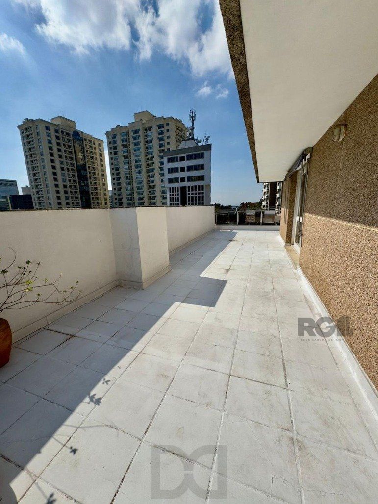 Cobertura duplex a venda semi mobiliada no bairro Petrópolis. — foto 28