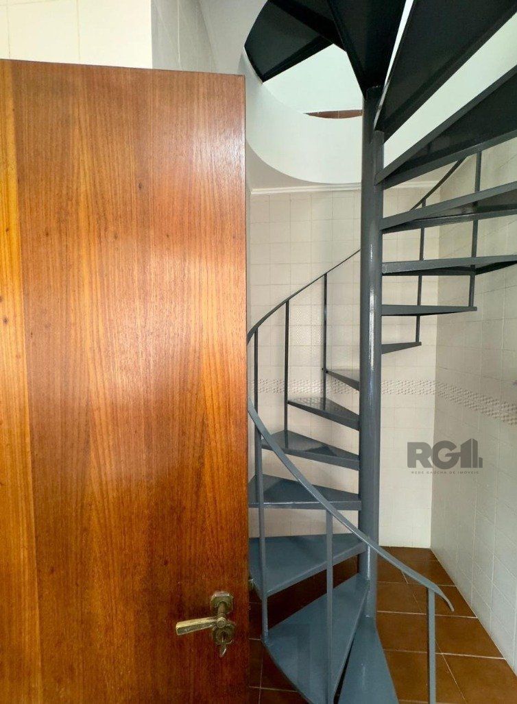 Cobertura duplex a venda semi mobiliada no bairro Petrópolis. — foto 25