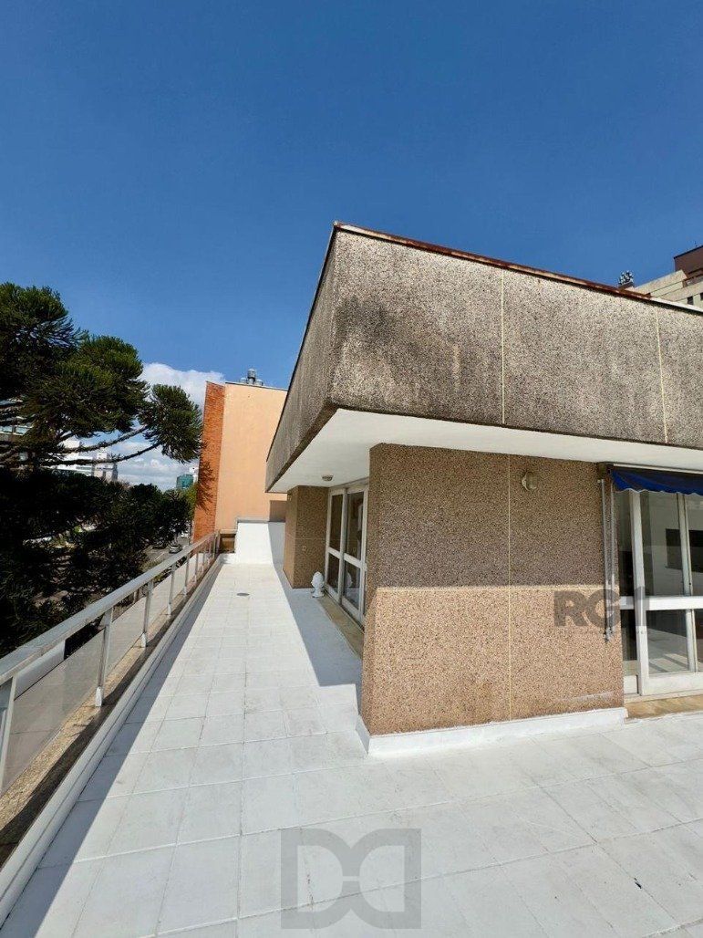 Cobertura duplex a venda semi mobiliada no bairro Petrópolis. — foto 35