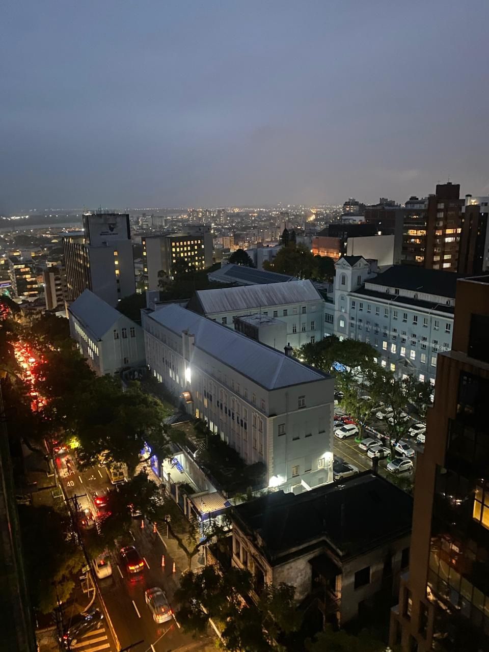 Vista panorâmica noturna