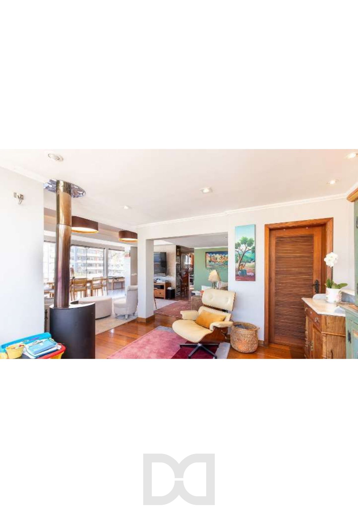 Living superior com lareira