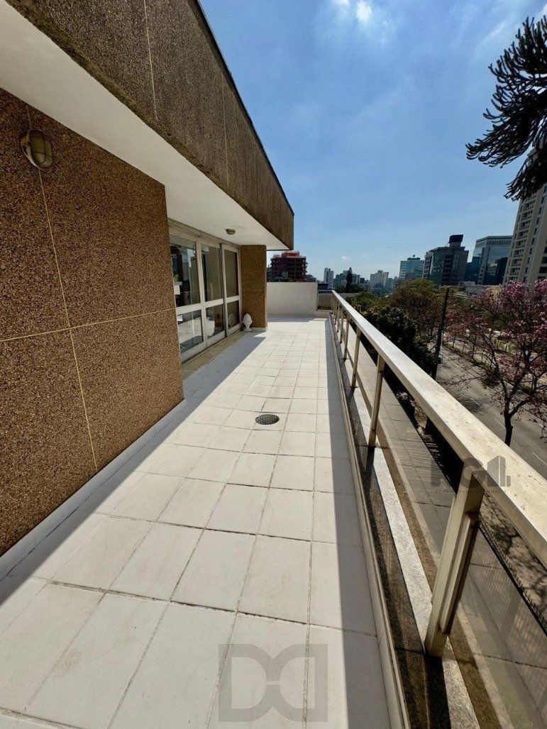 Cobertura duplex a venda semi mobiliada no bairro Petrópolis. — foto 36