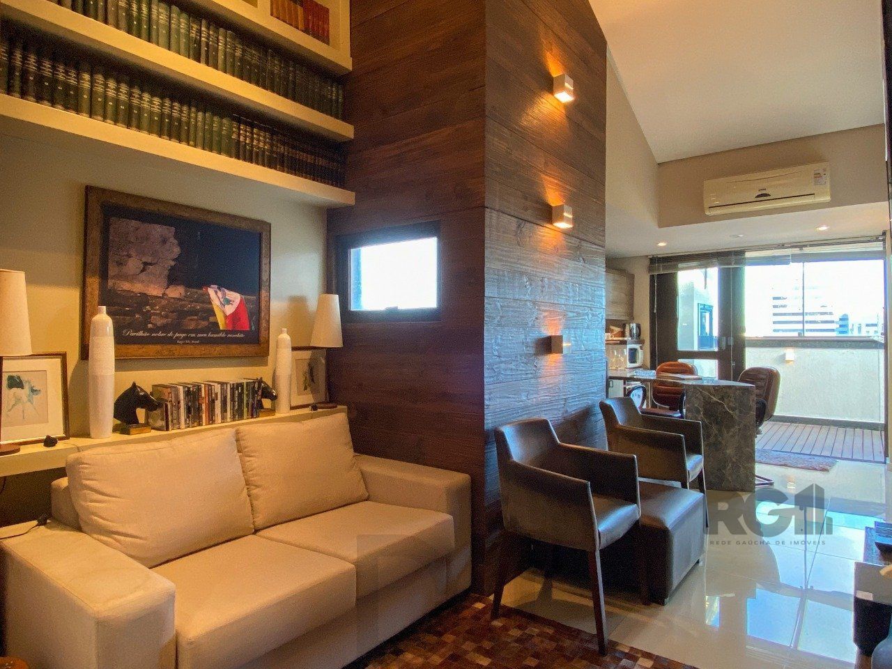 Sala mobiliada, com churrasqueira para happy hour e vista para o Guaíba — foto 1