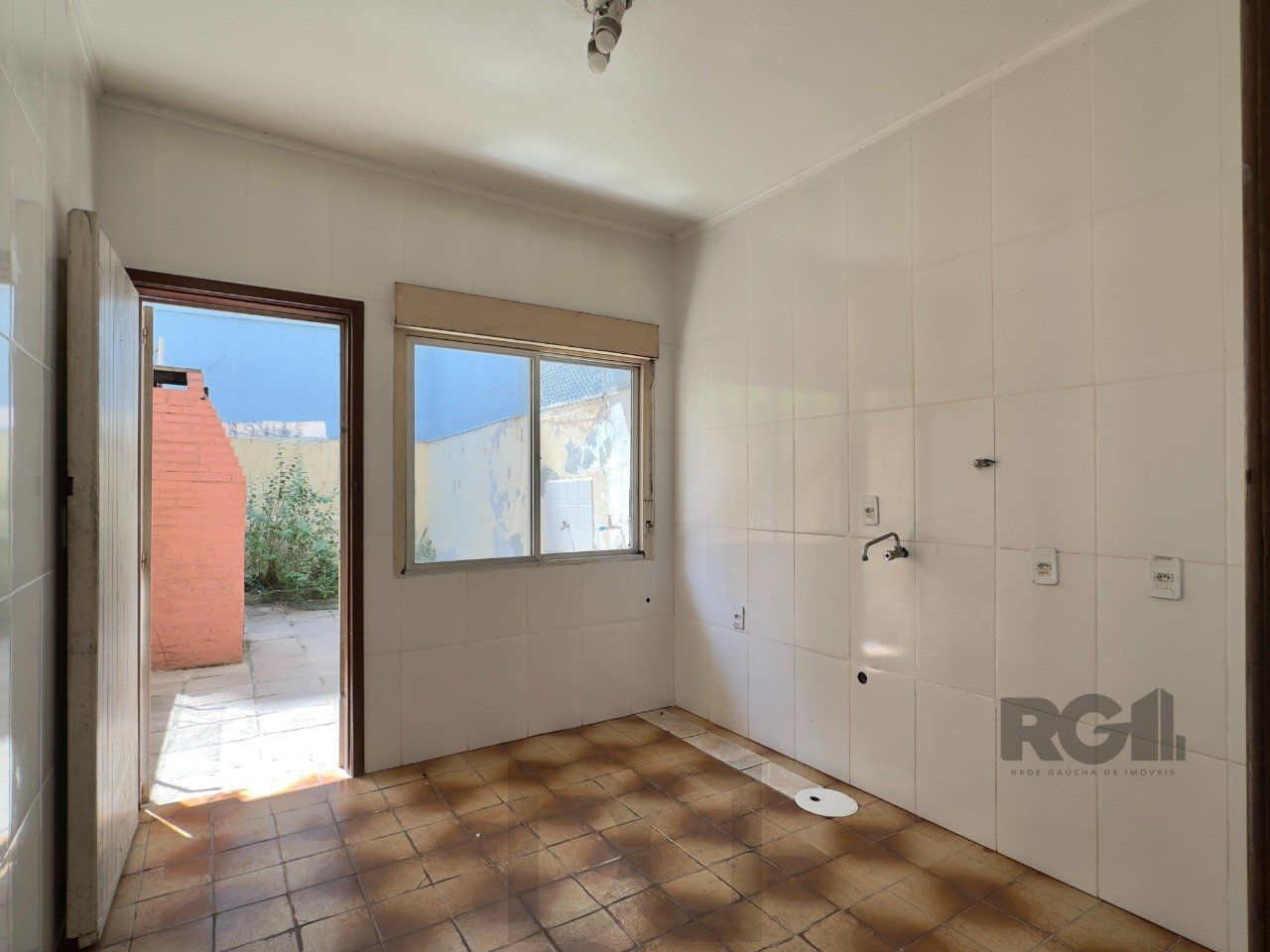 CASA COM 4 DORMITÓRIOS E PÁTIO COM CHURRASQUEIRA NO CENTRO HISTÓRICO — foto 9